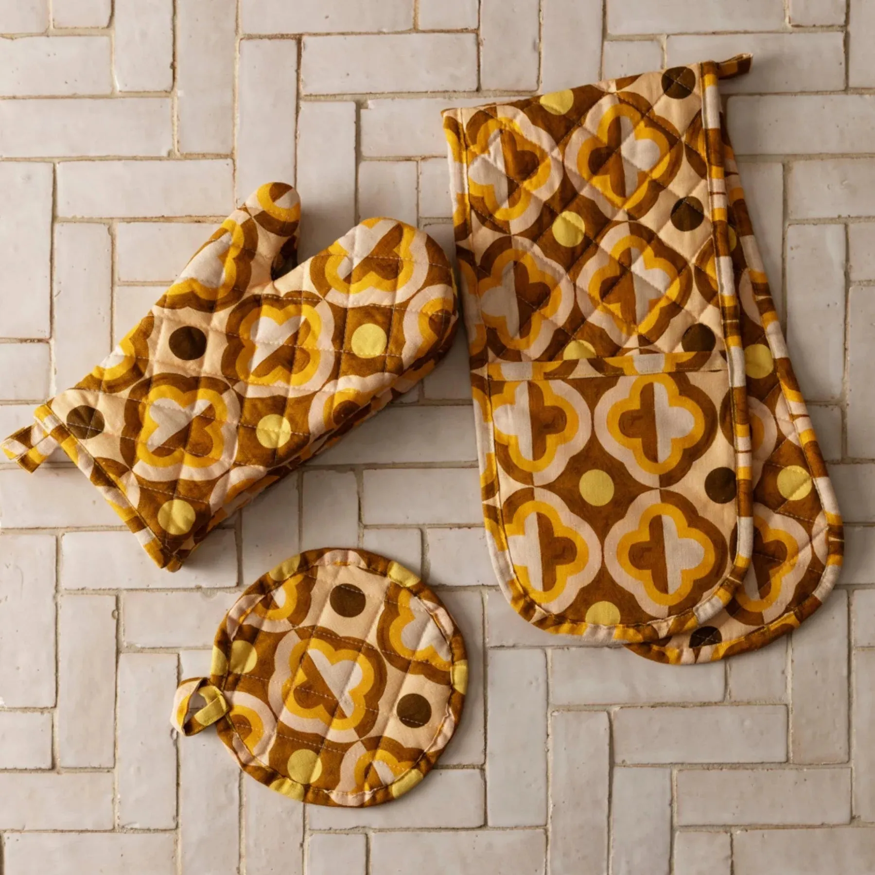 Bonnie & Neil Oven Glove - Clove Golden